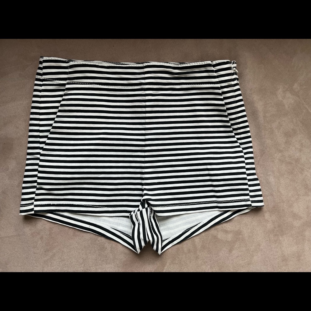 Cute high-waisted H&M shorts